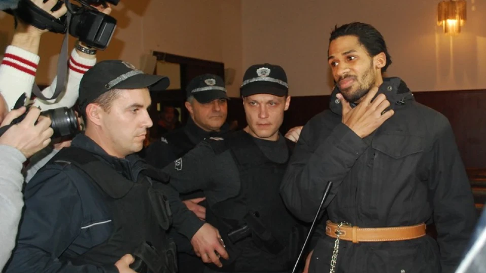 Съдът отказа да предаде на Париж приятеля на братята касапи. Засега