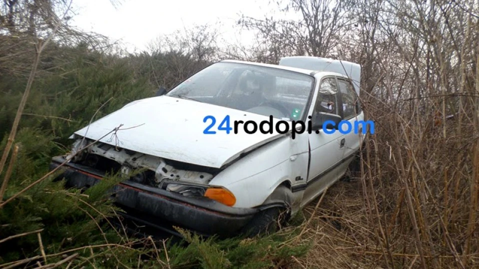 Кола падна в дере на Детелината на смъртта в Кърджали