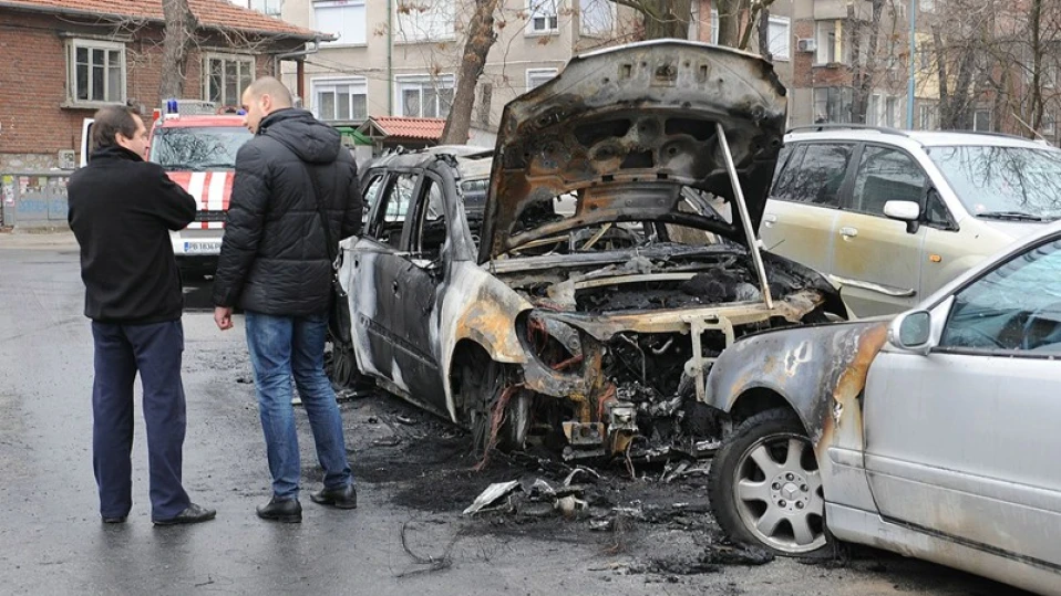 Отмъщение или предупреждение: Запалиха още две коли на ексдепутата от ГЕРБ Антоний Йорданов (обзор)