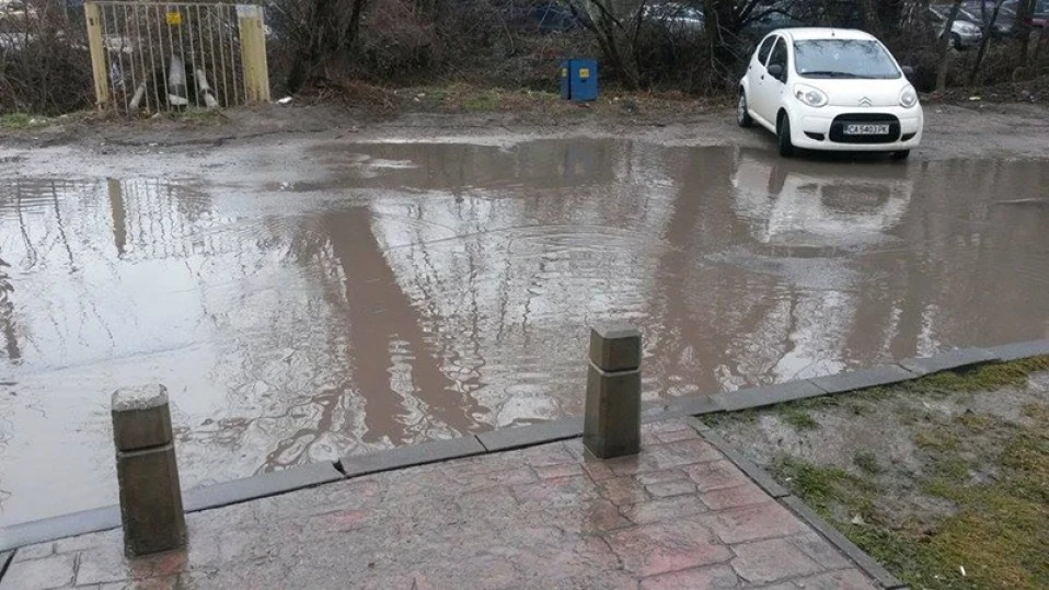 Жители на столични квартали пропищяха от наводнени улици