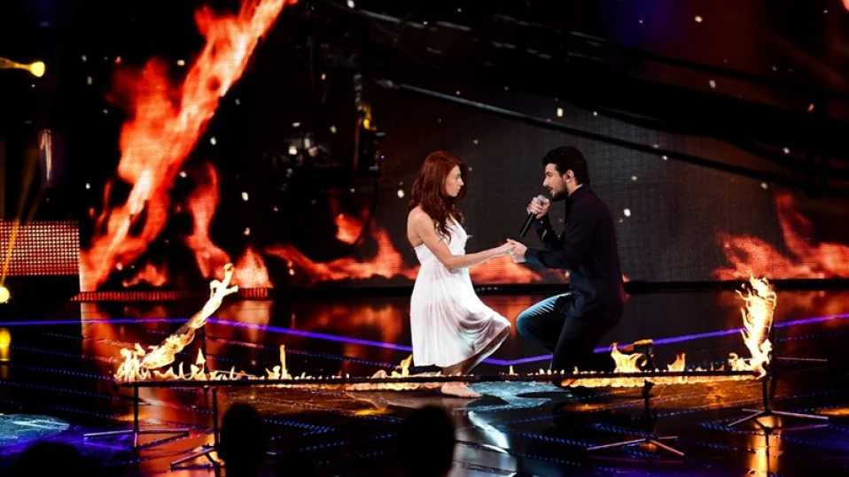 Полюсни емоции на сцената на X Factor