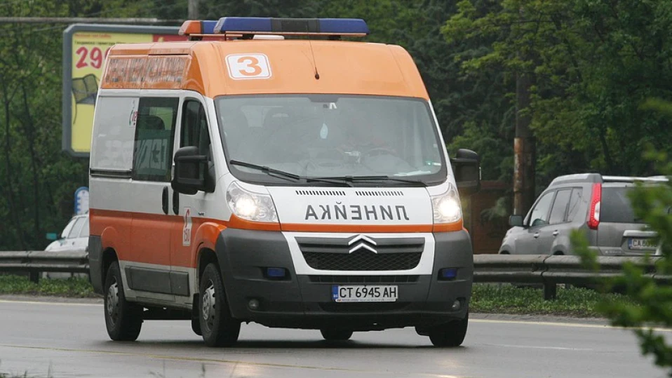 Двама пострадали след бой с метални боксове в Благоевград