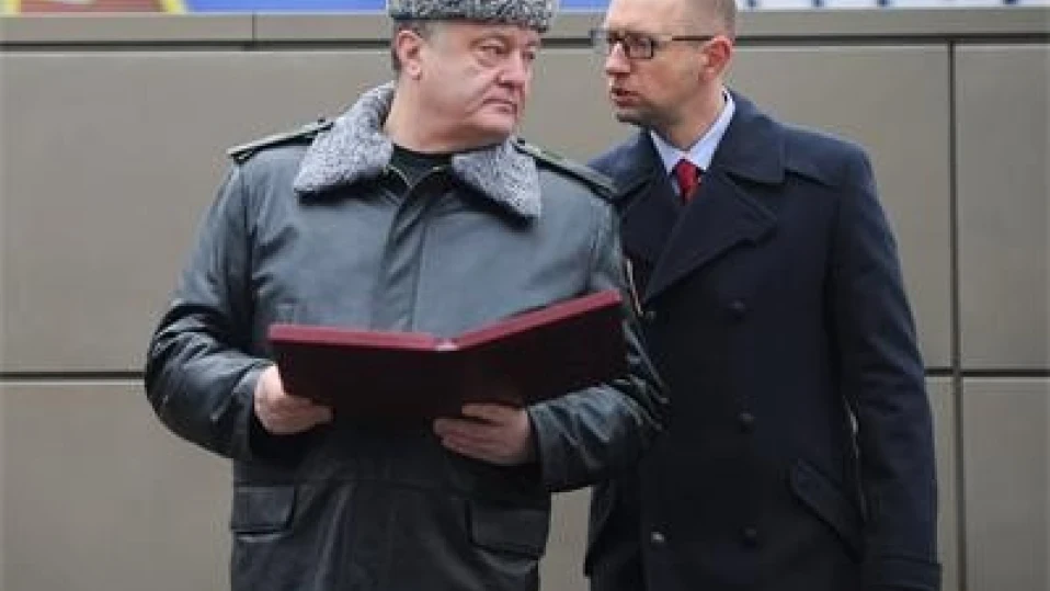Порошенко обяви: Въвеждам военно положение в цяла Украйна, ако мирът не се спазва