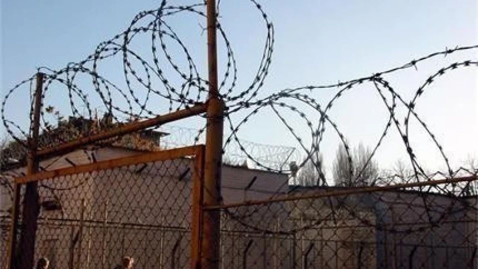 Предотвратиха внасяне на наркотици в затвора в Бобов дол, двама са задържани