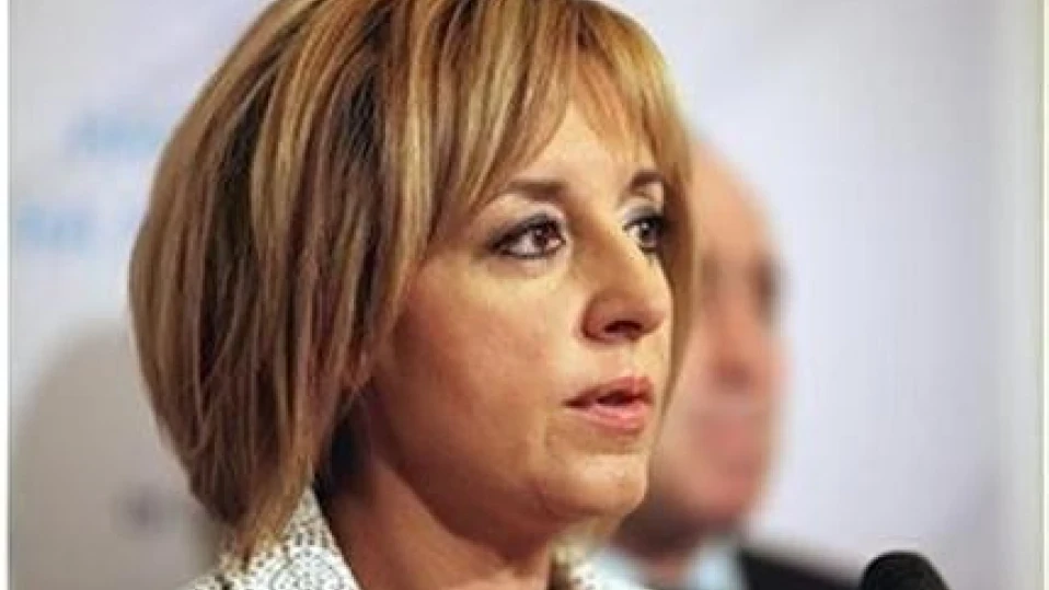 В парламента Манолова разказва виц: Санирането щяло да почне от блока на...реформаторите