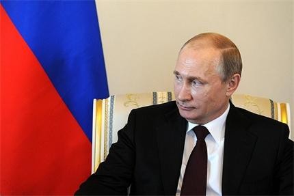 Появата на Путин не убедила, че е здрав - бил блед, потящ се и подпухнал