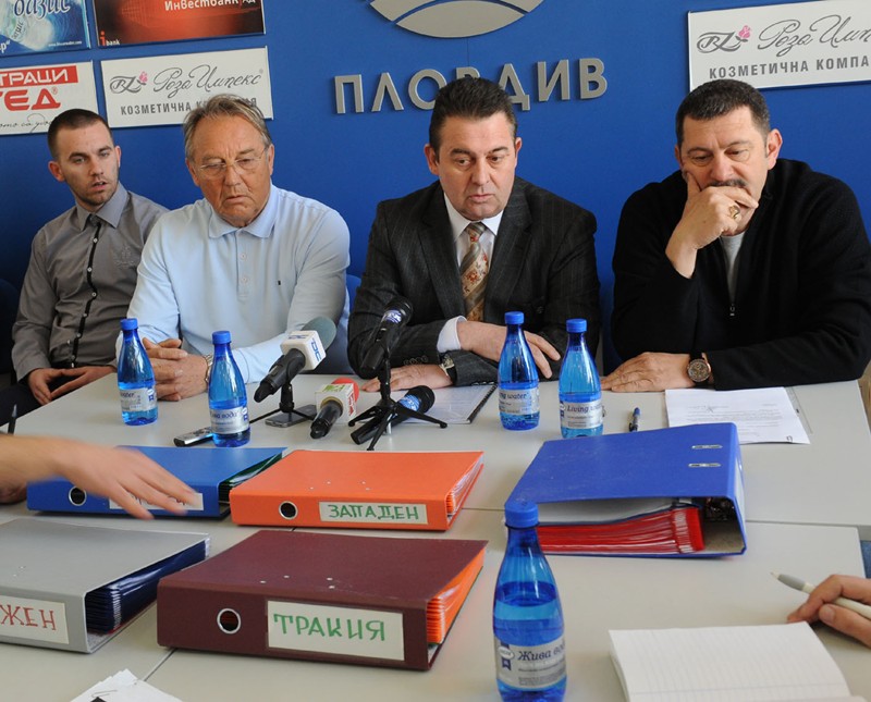 Учредители на АБВ хвърлят оставки