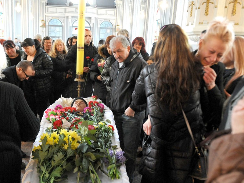Изпратиха в бял ковчег Милен Добрев, улици в Пловдив и Житница ще носят неговото име