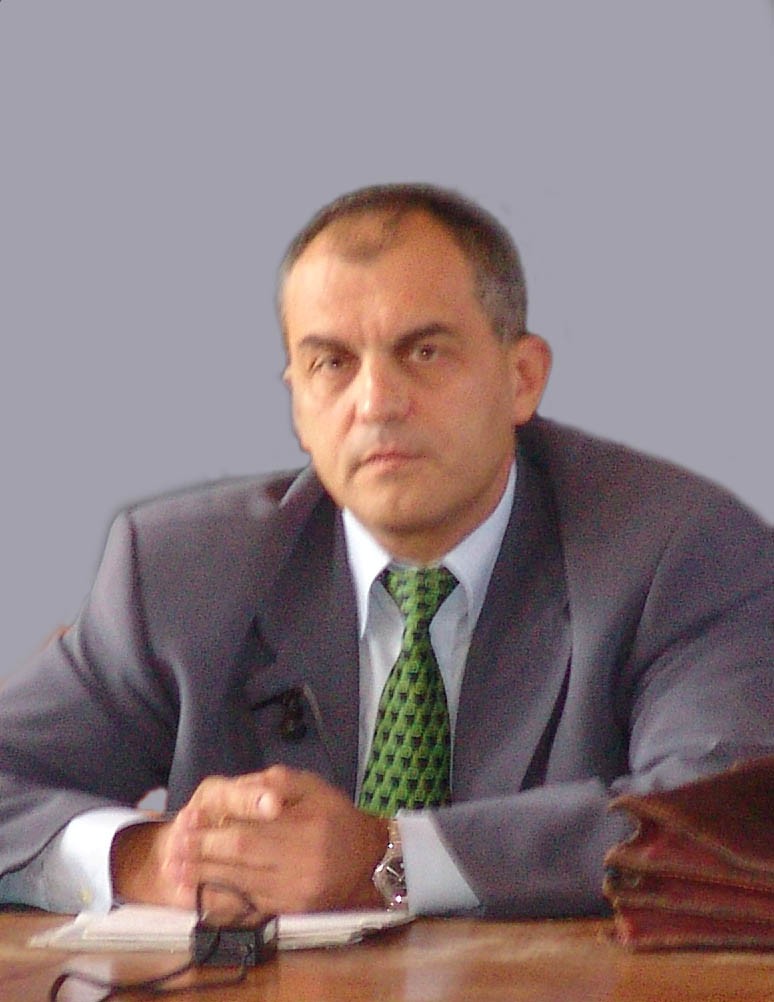Реакция на имейла на проф. Русчев до докторанта Златев: Студенти събират подписка да мият чинии