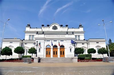Депутатите решиха да не връщат данъците на най-бедните