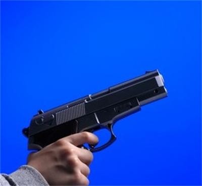 4-годишно момче се простреля в главата с пистолета на баща си в Русия