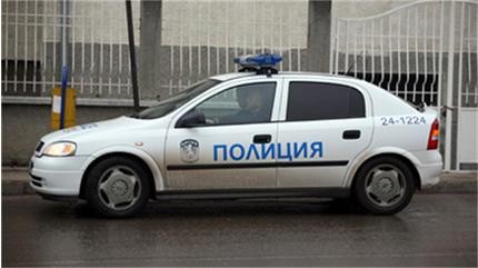 Мъж редовно пребивал баща си и изнудвал баба си за пари