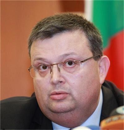 Правна комисия прие на първо четене Цацаров да спира финансови операции