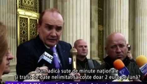 Българи сред злато и фонтани от петрол в реклама на румънски мобилен оператор