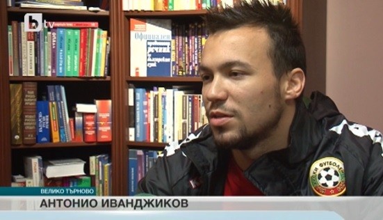 Плагиатът на Божидар Димитров бил футболист, контактувал с издателството само чрез имейл