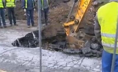 4-5 дни ще обезопасяват ямата по пътя за летище София, виж кои са алтернативните маршрути