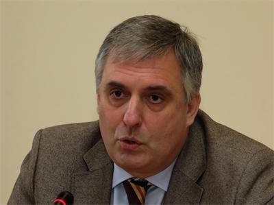 Калфин иска по-строги закони за работодатели, наемащи без трудови договори
