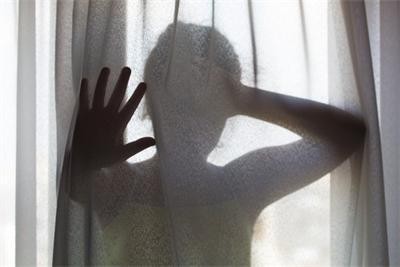 Вуйчо изнасили 13-годишната си племенница, докато майка й спи в съседната стая