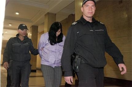 Адвокатът на акушерката: Работила е незаконно двойна смяна, изпаднала е в нервна криза