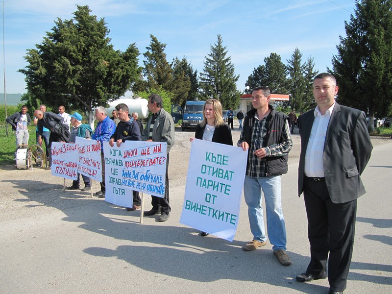 Кмет оглави недоволство заради разбити пътища