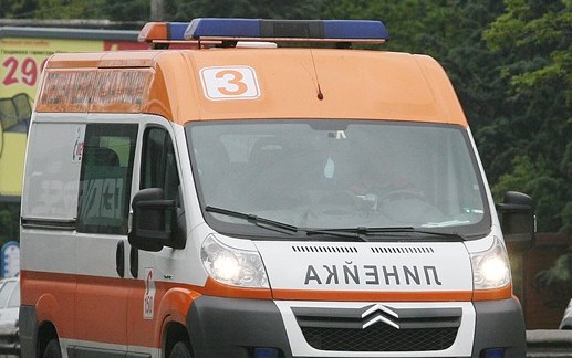 Тежка катастрофа в столичния кв. "Дружба", млад мъж загина, друг е с опасност за живота