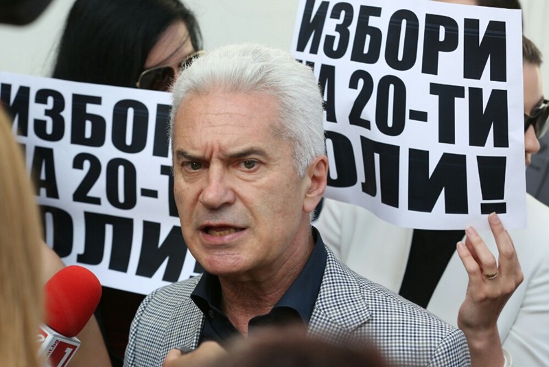 Жената на Сидеров рони сълзи в съда (обзор)