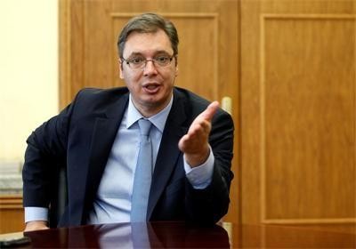 Замерваха сръбския премиер Вучич с камъни в Сребреница