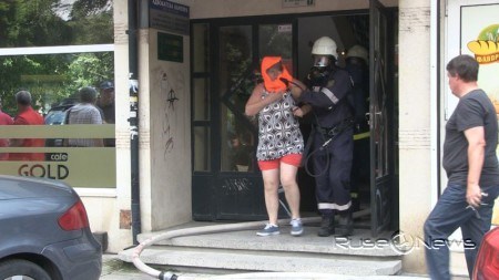 2 деца спасени от пожара в жилищен вход в Русе
