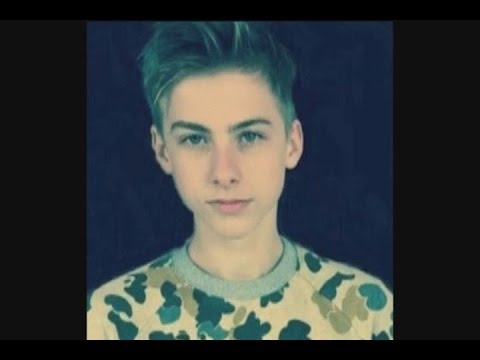 15-годишният син на роклегендата Ник Кейв почина след падане от скала