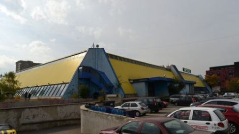 Събарят комплекса „Аско Деница“ в София