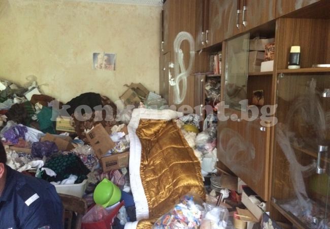 Вкараха в изолатор майка и двете и&#768; дъщери , барикадирали се 4 месеца в жилището си