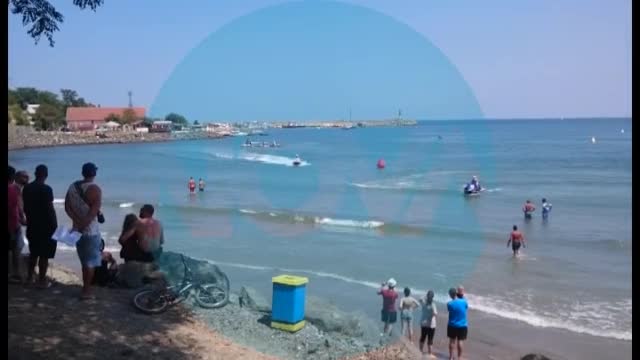 Виж как пада хеликоптерът в морето до Царево