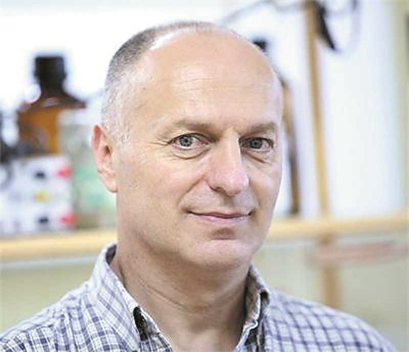 БАН се разграничи от свой учен: Академията не е съобщавала за торти,
водещи до рак