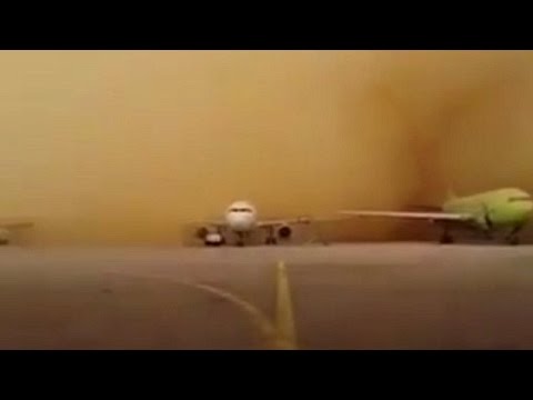 Невиждана пясъчна буря "погълна" летище в Йордания