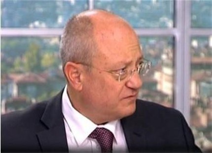 Раздават упътване към учебниците, докато напишат нови