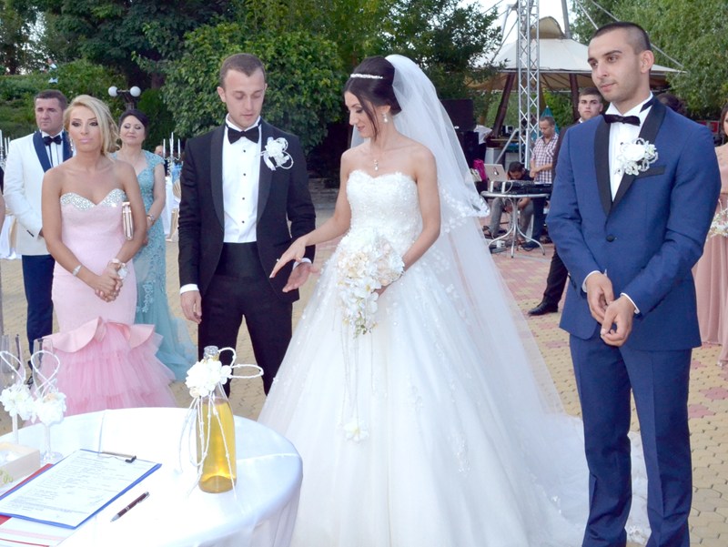 Депутат от ДПС омъжи щерка си пред 600 гости