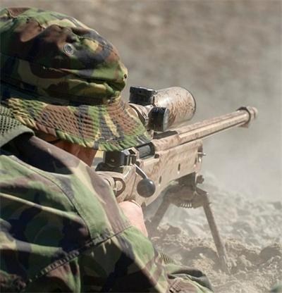 Снайперист уби палач на Ислямска държава  от 1 км, спаси баща и син от обезглавяване
