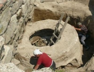 Срути се стена на свещения кладенец в Плиска