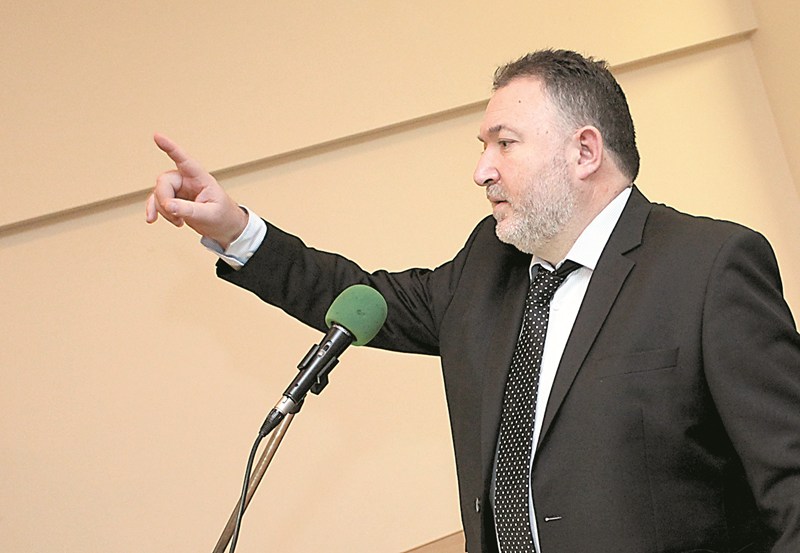 Кметът на Карлово се жалва от ДАНС и прокуратурата