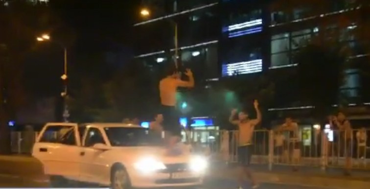 Среднощно на празника на Варна: Арест за кючек върху кола пред общината