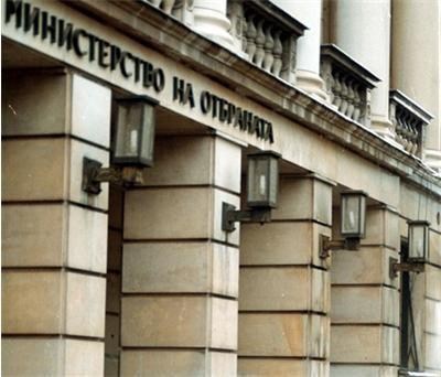 Министерството на отбраната: Няма да се намалява броят на заплатите, изплащани при пенсиониране на военните