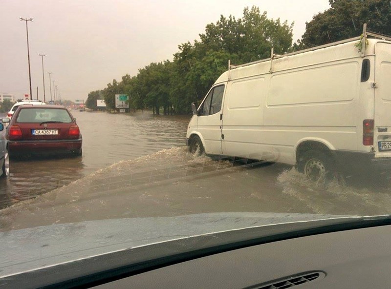 Столична община: Канализацията, а не ремонтът, наводнила "Цариградско шосе"