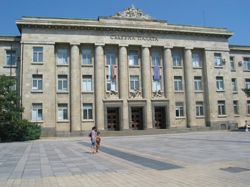 Клошар остава в ареста за убийство