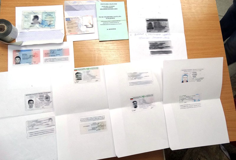 Фалшиви документи за бежанци излизали от разбитата печатница в Пловдив