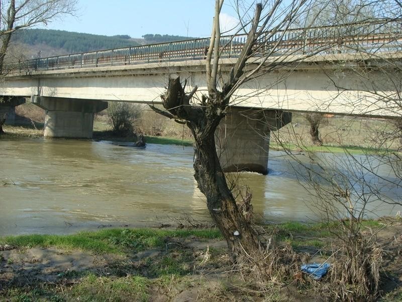 Въдичар се удави във вир по Струма