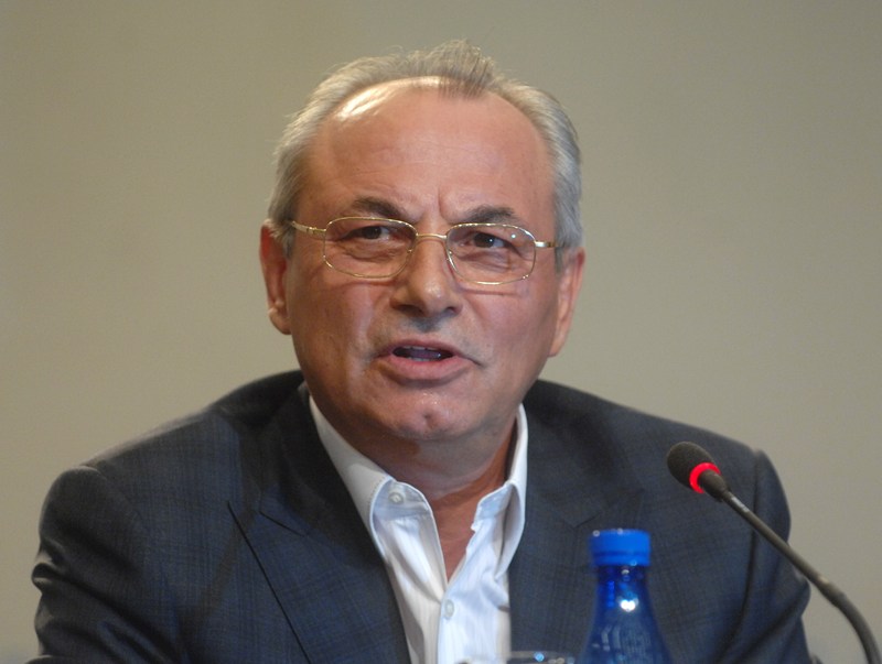 Ахмед Доган с медал за храброст