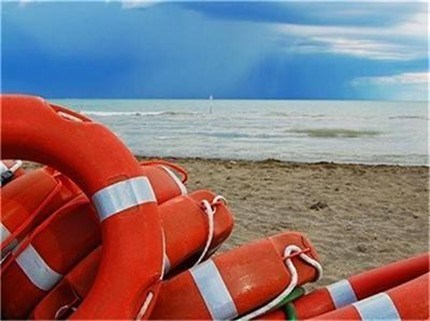 Несебърски бизнесмен корабокрушира, но се спаси