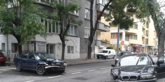 Катастрофирал шофьор: Блъсна ме полицай, който караше без книжка и "Гражданска"
