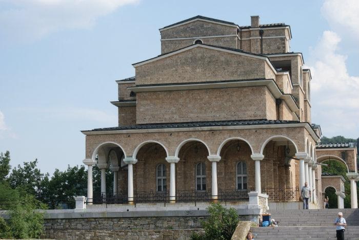Дариха над 200 картини на художествената галерия във Велико Търново