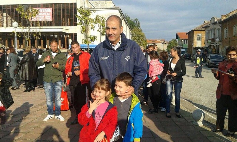 Цветан Цветанов в плевенското село Коиловци: Изберете успешния кмет от ГЕРБ проф. Димитър Стойков
